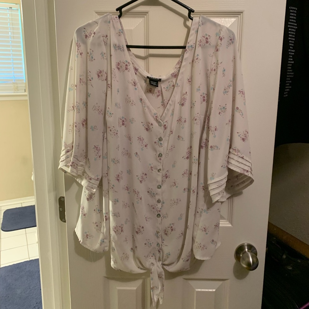 Torrid 3/4 loose sleeve blouse. Plus size